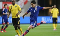 九游体育-足球赛场上各队风云际会，竞争日渐激烈