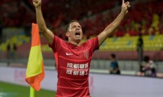 九游app下载-球员们在赛场上竭尽全力，赢得观众喝彩