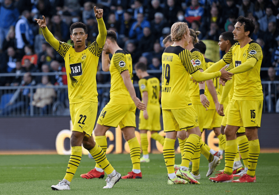 包含多特蒙德中场核心因伤缺席，磨合困难的词条