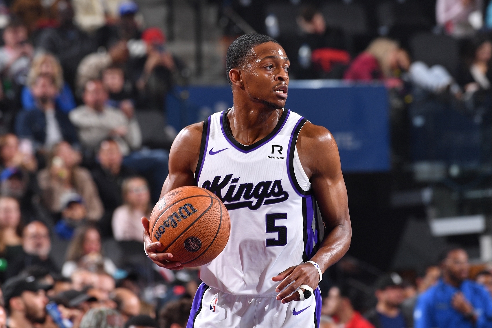 包含马刺队收获胜利，士气高涨迎接下一场比赛的词条