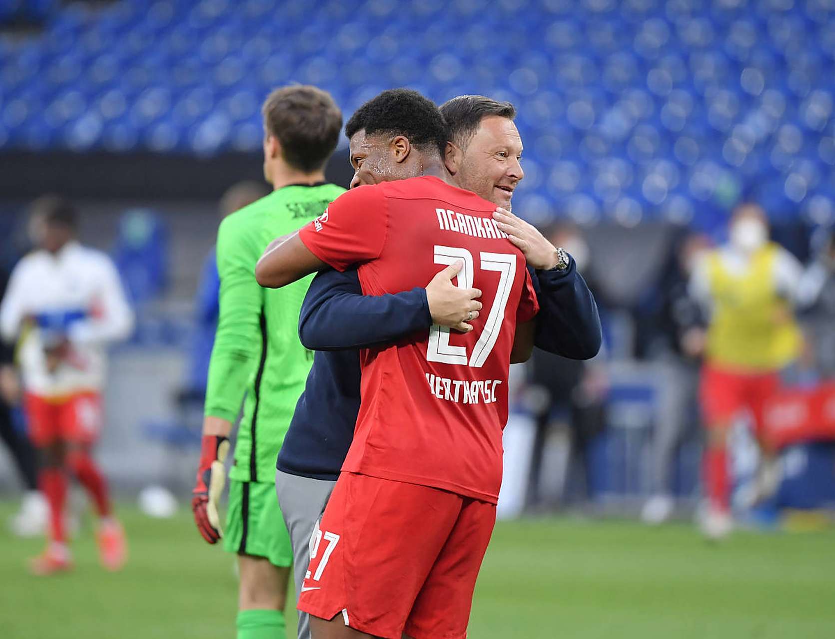 包含柏林联主场失利，士气跌入谷底的词条