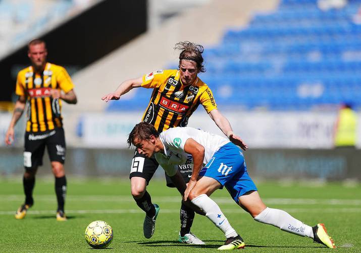 包含柏林赫塔主场大胜，保持不败记录的词条