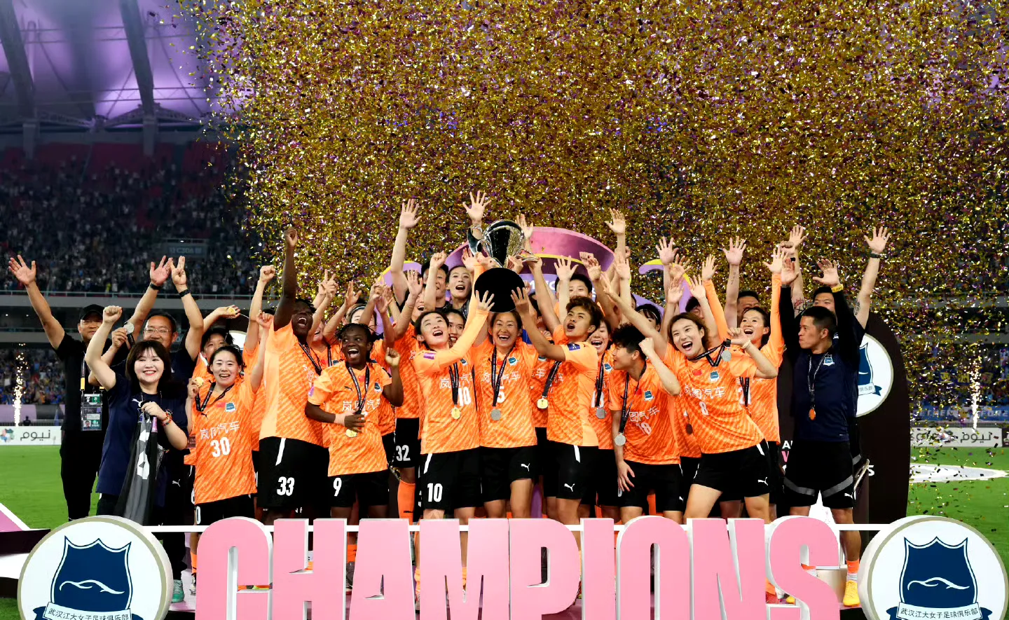 冠军赛场上一触即发，谁能笑到最后？