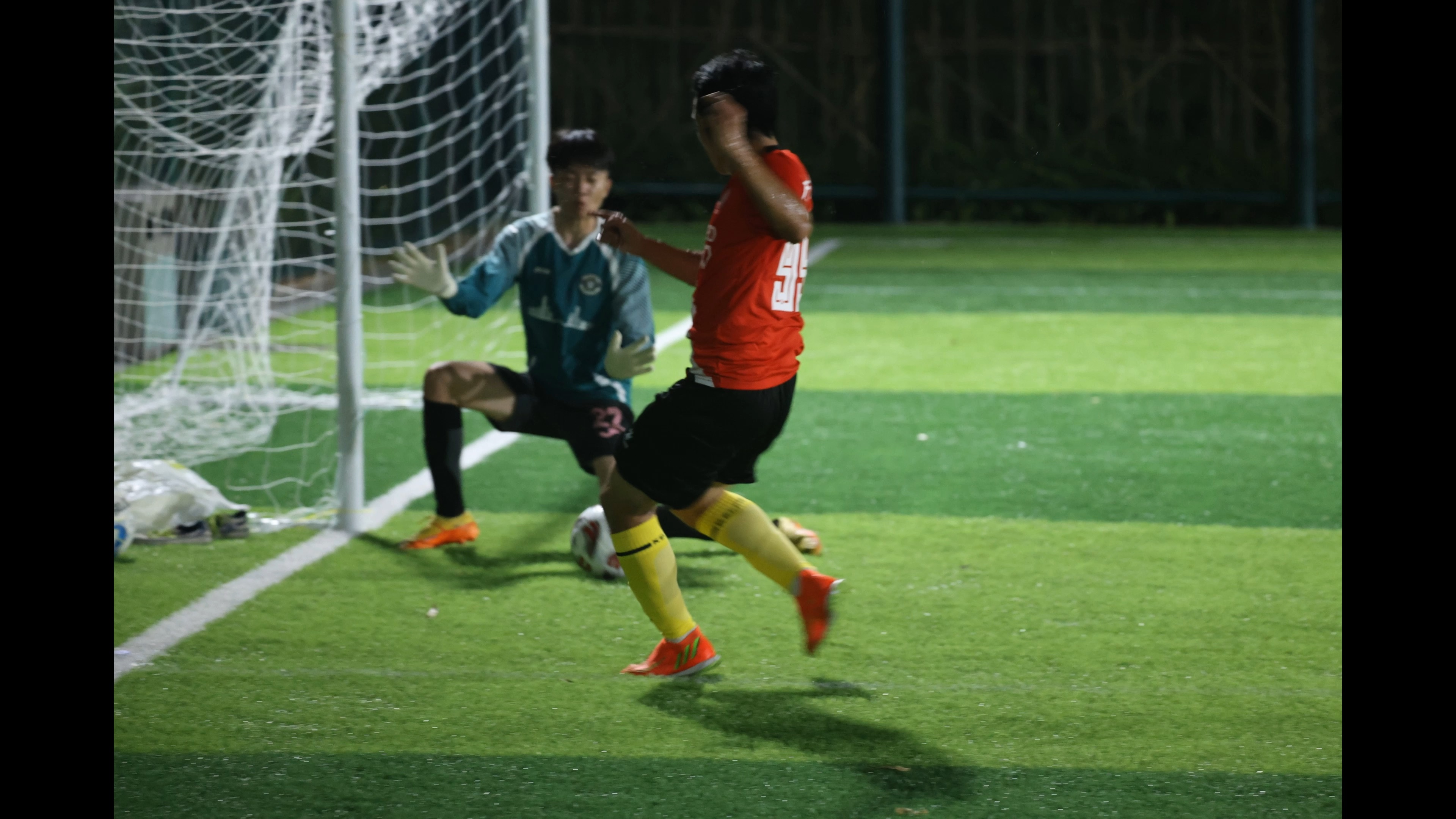 关于足球比赛场面技术高超，赛况备受瞩目的信息