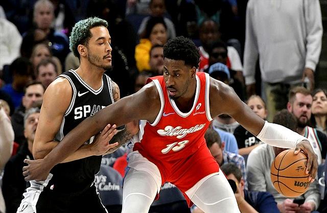 包含灰熊新秀逐渐崭露头角，球队前景一片光明的词条