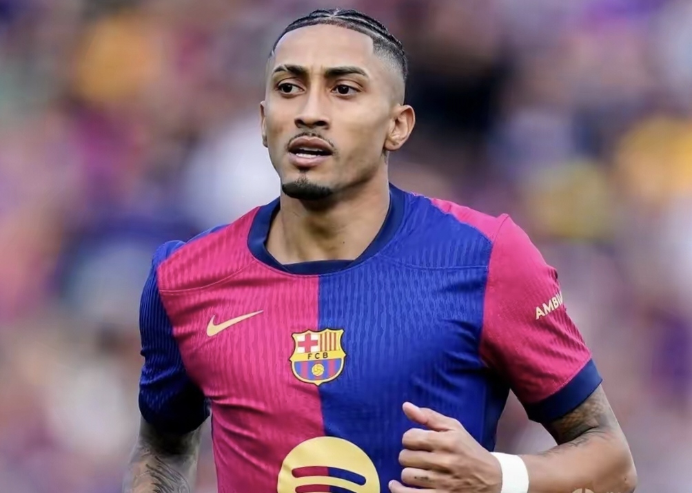 包含巴萨后卫表现抢眼，获得联赛最佳球员评选的词条