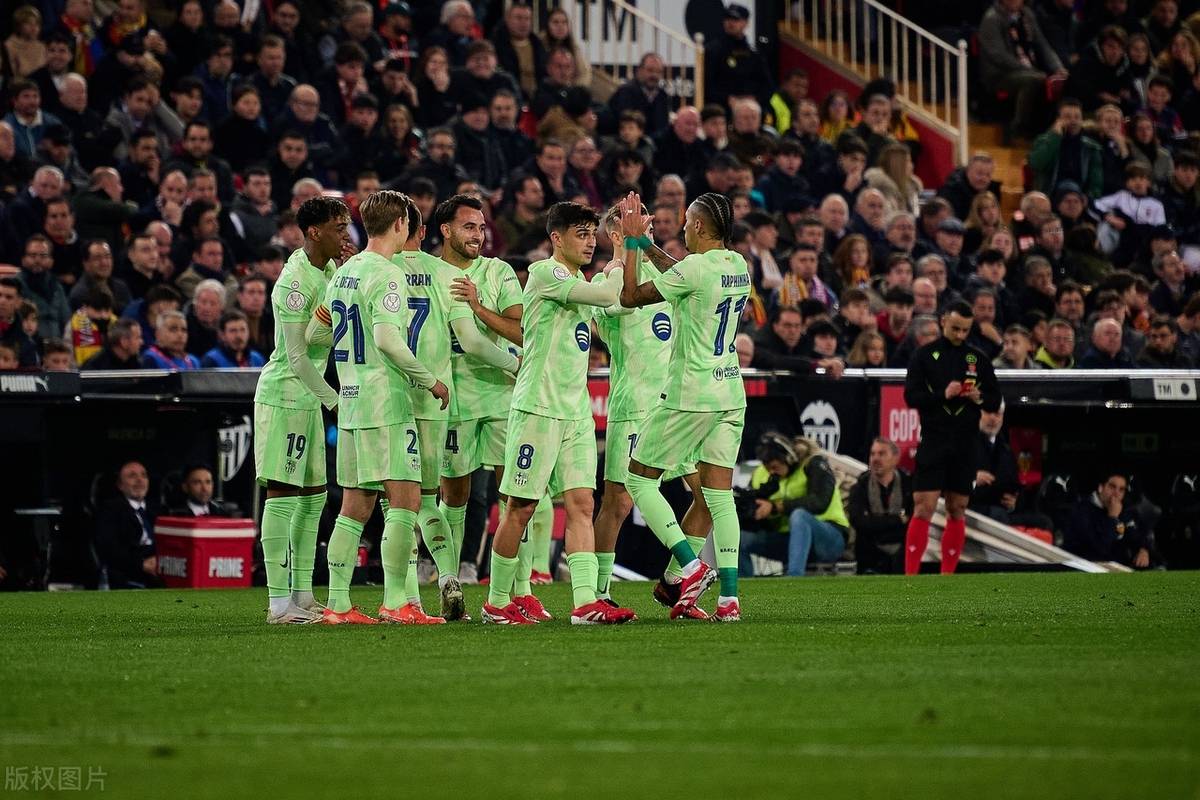 关于美国碾压波兰，费兰·托雷斯完成帽子戏法的信息