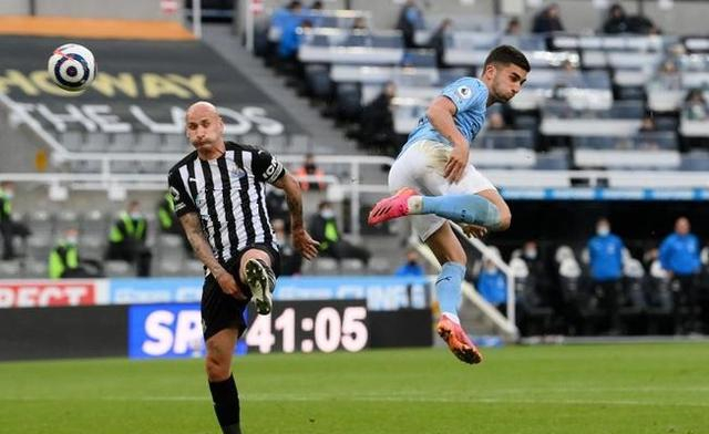 关于美国碾压波兰，费兰·托雷斯完成帽子戏法的信息