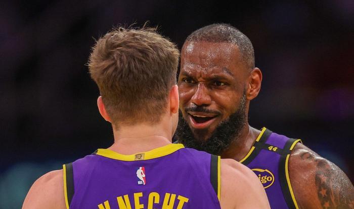 马刺险胜凯尔特人B队，克莱绝境逆转的简单介绍