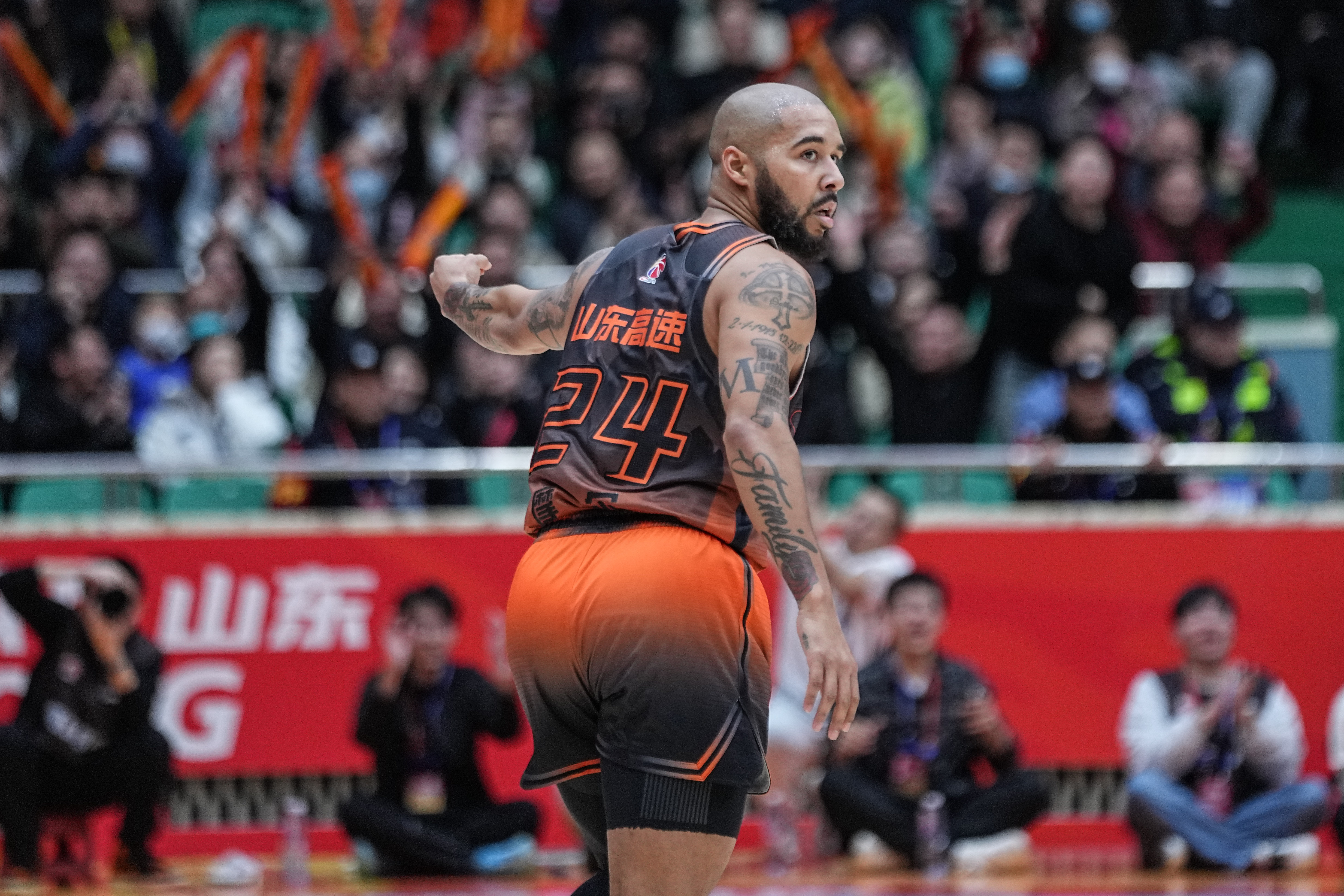 浙江队遭遇山东队强势逆转，令人啼笑皆非