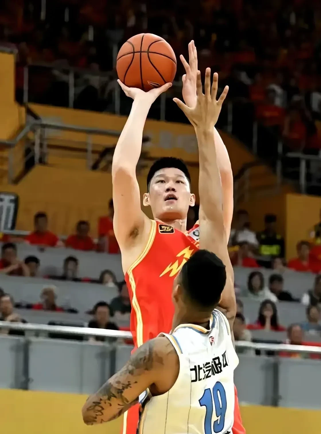 包含雄鹿力克山东队，胡金秋刷新纪录的词条