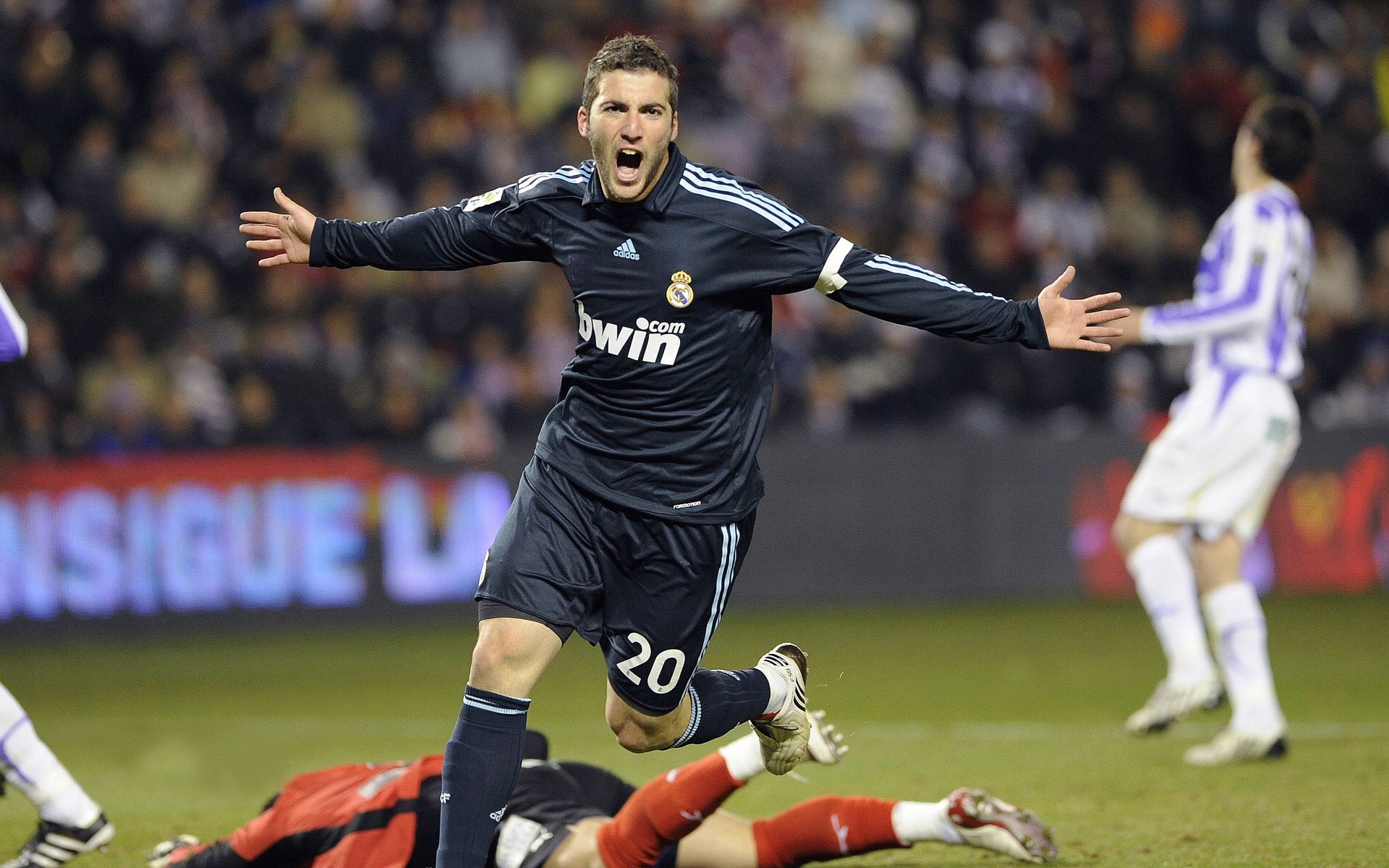 尤文强势拿下几内亚,楚阿梅尼带动全队节奏,中场新核初显锋芒